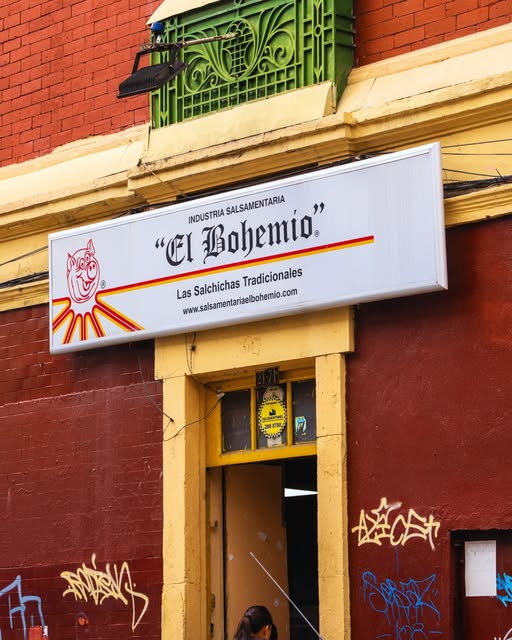 Entrada de la sede Centro de Salsamentaria El Bohemio en Bogotá